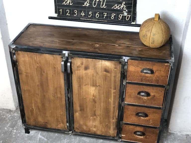 Sideboard im Industrial Design. - frachtraum1