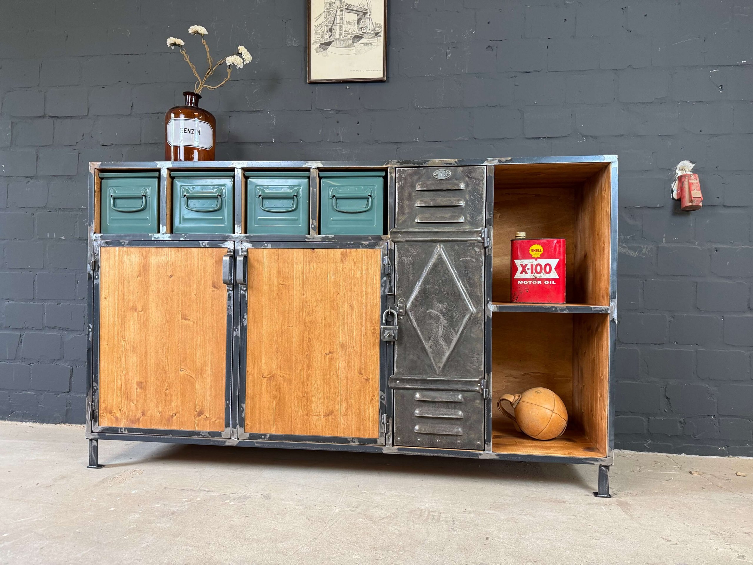 Einzigartiges Industrial Sideboard