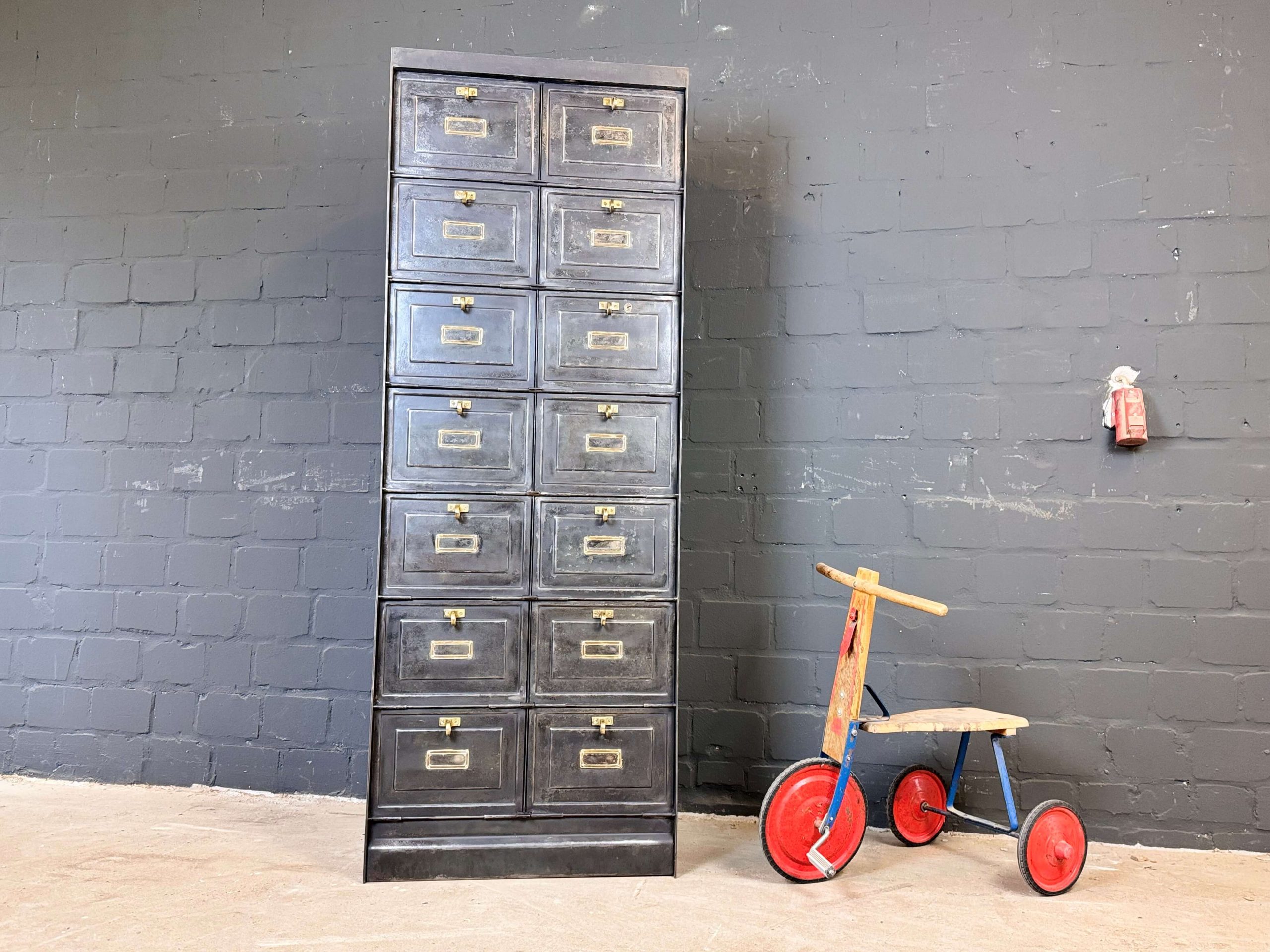 Industrial Klappenschrank 30er Jahre